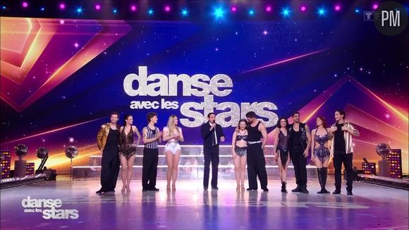 Camille Combal aux commandes la demi-finale de "Danse avec les stars" avec Juju Fitcats, Samuel Bambi, Emma, Lucie Bernardoni et Maghla.