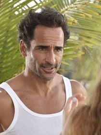 "Commandant Saint-Barth" : TF1 annonce (enfin) la diffusion de sa nouvelle série policière déjantée avec Florent Peyre