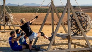 "Ça aurait été plus compliqué" : Pourquoi "Pandore", le nouveau jeu d'aventure de M6 qui s'inspire de la mythologie, n'a pas été tourné en Grèce