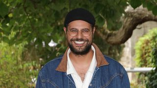 "Mon équipe ne voulait pas que je fasse ce film" : Hakim Jemili revient sur le carton surprise de "Chasse gardée"