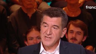 “Elle ne doit pas être loin de l'extrême droite”: Matthieu Pigasse réagit aux critiques de Caroline Fourest concernant Radio Nova