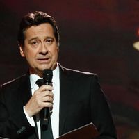 "Il m'a dit que c'était très cruel" : Francis Cabrel, Johnny Hallyday, François Hollande... Ces stars qui n'ont pas aimé leurs imitations par Laurent Gerra