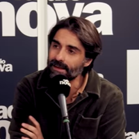 "Une attachée de presse formidable" : Fabrice Arfi ironise sur le geste de Carla Bruni-Sarkozy contre "Mediapart" après la condamnation de son mari