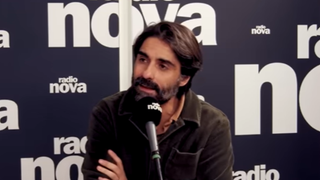 "Une attachée de presse formidable" : Fabrice Arfi ironise sur le geste de Carla Bruni-Sarkozy contre "Mediapart" après la condamnation de son mari