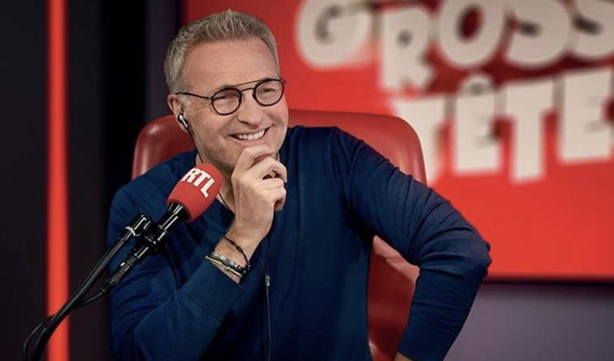"C'est un maître pour moi" : Laurent Ruquier rend hommage à Philippe Bouvard, à qui il a succédé aux manettes des "Grosses têtes" sur RTL