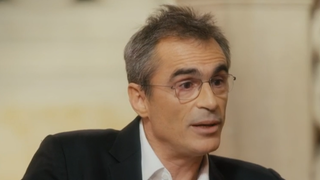 "7 éditos sur l'antisémitisme supposé de LFI, 0 sur le RN" : Épinglé dans "Complément d'enquête" sur la différence de traitement des deux partis dans "Franc-tireur", Raphaël Enthoven s'explique