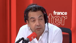 "Le plus vorace des prédateurs" : Patrick Cohen se paie Vincent Bolloré et sa tribune sur la crise chez Grasset dans le "JDD"