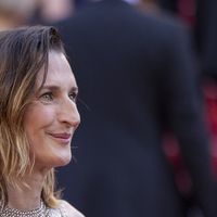“Une petite apparition très marrante”: Camille Cottin révèle qu’une autre star internationale sera au casting du film “Dix pour cent” avec George Clooney
