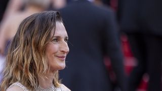 “Une petite apparition très marrante”: Camille Cottin révèle qu’une autre star internationale sera au casting du film “Dix pour cent” avec George Clooney