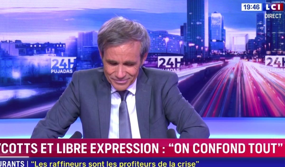 "Il y a de l'émotion sur le plateau" : David Pujadas au bord des larmes après une chronique de Caroline Fourest sur LCI