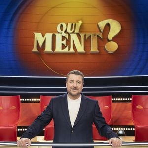Bruno Guillon aux commandes du jeu "Qui ment ?".
© Nathalie GUYON - France télévisions