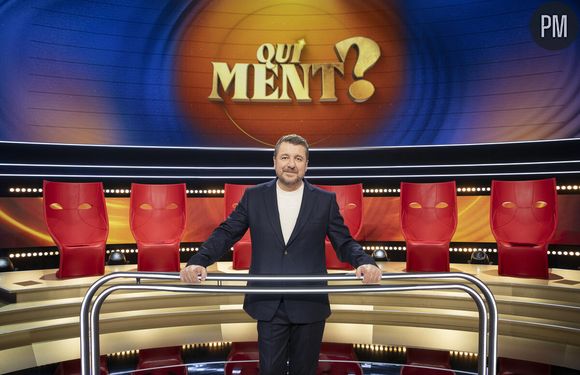 Bruno Guillon aux commandes du jeu "Qui ment ?".
© Nathalie GUYON - France télévisions
