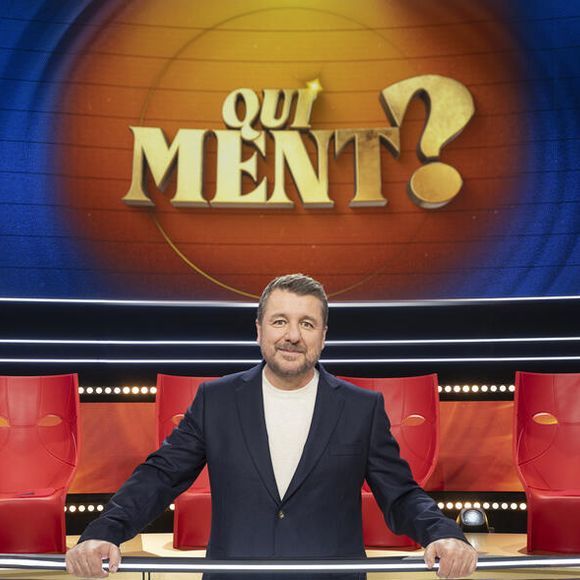 Bruno Guillon aux commandes du jeu "Qui ment ?".
© Nathalie GUYON - France télévisions