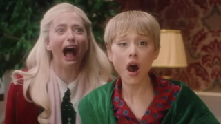 "Maman j'ai raté l'avion" revisité en film d'horreur : Le sketch du "Saturday Night Live" avec Ariana Grande fait un carton sur le web