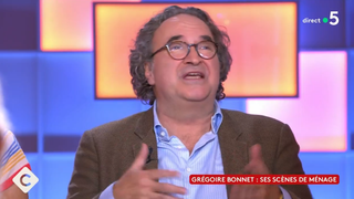 "On était détestés" : Dans "C à vous", Grégoire Bonnet revient sur les débuts difficiles de son couple dans "Scènes de ménages"