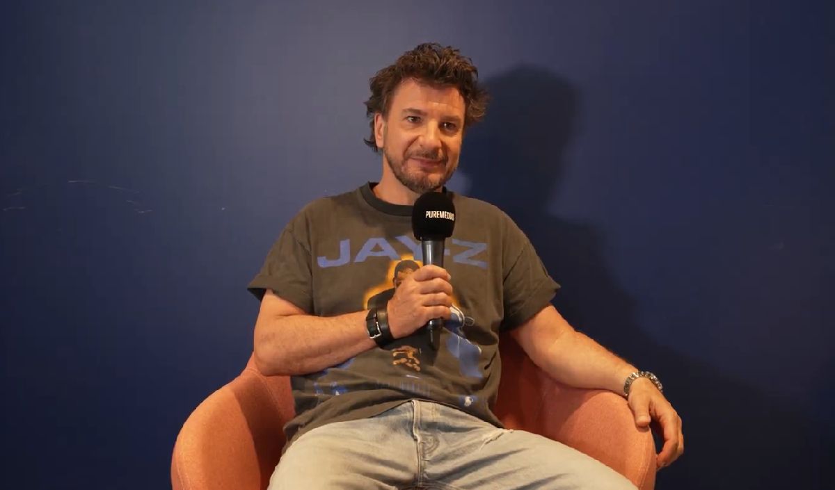 "La création française s'auto-torpille" : Le coup de gueule de Michaël Youn face au choix de M6 de diffuser "Un p'tit truc en plus" face à sa série "Flashback" sur TF1