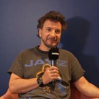 "La création française s'auto-torpille" : Le coup de gueule de Michaël Youn face au choix de M6 de diffuser "Un p'tit truc en plus" face à sa série "Flashback" sur TF1