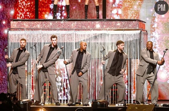 Matt Pokora, Jean-Baptiste Maunier, Soprano, Jérémy Frérot et MC Solaar sur la scène des Enfoirés 2025