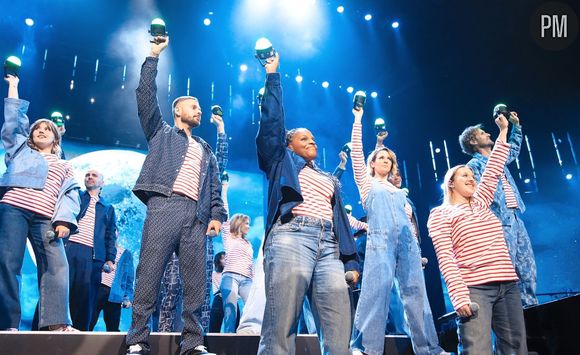 Marine, Matt Pokora, Mentissa, Lorie, Helena et Philippe Lacheau sur la scène des Enfoirés 2026