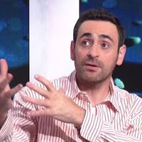 "Mal à l'aise à mourir" : Camille Combal révèle avoir quitté une émission de radio à cause de sa pudeur