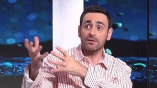 "Mal à l'aise à mourir" : Camille Combal révèle avoir quitté une émission de radio à cause de sa pudeur