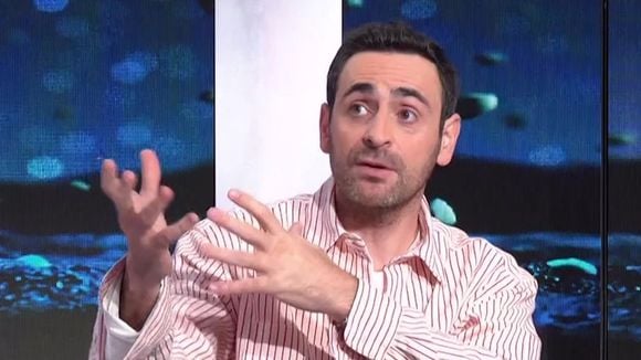 "Mal à l'aise à mourir" : Camille Combal révèle avoir quitté une émission de radio à cause de sa pudeur