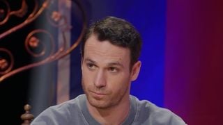 "Je m'en veux…" : Depuis la fin des 'Traîtres', Axel Huet n'a plus de contact avec Victoria Abril