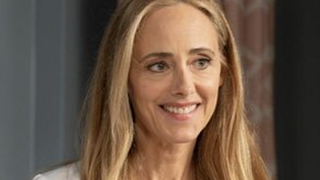 "C'est pénible" : La productrice de "Grey’s Anatomy" dévoile les vraies raisons du départ de Kim Raver (Teddy) et Kevin McKidd (Owen)