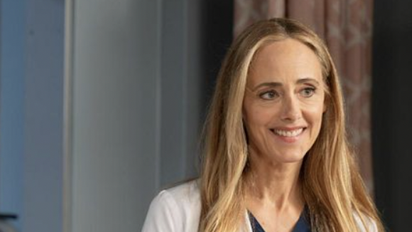 "C'est pénible" : La productrice de "Grey’s Anatomy" dévoile les vraies raisons du départ de Kim Raver (Teddy) et Kevin McKidd (Owen)
