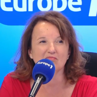 "J'aime bien voir les humoristes sur scène" : Anne Roumanoff n'est pas très fan de "LOL : Qui rit sort" sur Prime Video