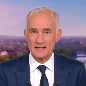 Gilles Bouleau aux commandes du "20 Heures" de TF1.