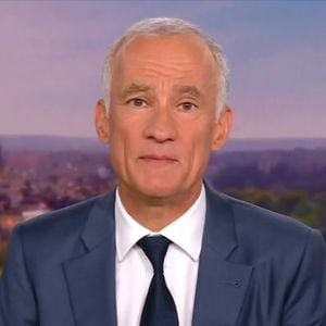 Gilles Bouleau aux commandes du "20 Heures" de TF1.