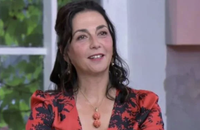 Julia Vignali fait une chute sur le plateau de d'"Affaires conclue"