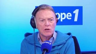 "Au bout de 9 ans, j’avais besoin de quelque chose qui m’excitait plus" : Christophe Hondelatte annonce son départ de l’antenne d’Europe 1