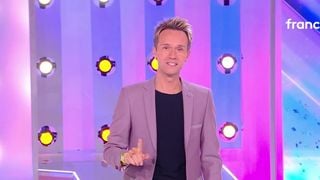 Audiences : 18 mois après son arrivée, Cyril Féraud, à la tête de "Tout le monde veut prendre sa place" sur France 2, a-t-il réduit l'écart avec "Les 12 coups de midi" sur TF1 ?