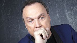 "Tout est légal" : Accusé de prêter son image à une arnaque, Julien Lepers se défend