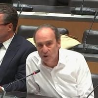 "Je suis dans un cirque…" : Furieux, Xavier Niel s’en prend à Charles Alloncle, le président de la commission suspend l'audition en direct