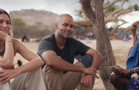 Tony Parker fait ses adieux à la tribu Ovakuvale, en Angola, dans "Rendez-vous en terre inconnue".