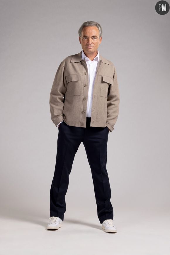 Gilles Cohen jouera Joël Louvet, mari de Florence et père d’Éden. Joël est professeur de composition au Studio Lumière depuis