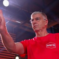 "J'ai été obligé de durcir le ton petit à petit" : Comment Gilles Veissière, l'arbitre de "99 à battre", a garanti l'équité entre les 100 candidats du jeu de M6
