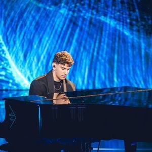 RAYANE sur la scène de "La France a un incroyable talent fête ses 20 ans !"