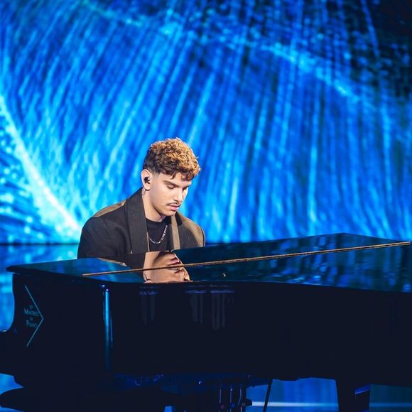 RAYANE sur la scène de "La France a un incroyable talent fête ses 20 ans !"