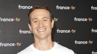 Hugo Clément millionnaire grâce à France Télévisions ? Les juteux revenus du journaliste grâce à "Quelle époque !" et "Sur le Front"