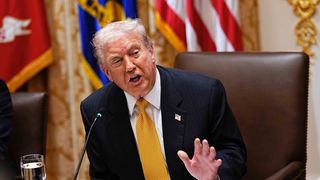 "Il n'y a pas de base légale pour une action en diffamation" : La BBC "déterminée" à se défendre face à Donald Trump