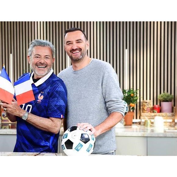 Cyril Lignac et Jérôme Anthony dans "Tous en cuisine" sur M6.
@Marie ETCHEGOYEN/M6