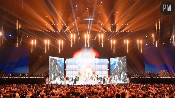 La troup de "La ballade des Enfoirés", le concert 2026 aux profits des Restos du coeur, a enflammé l'Accor Arena.