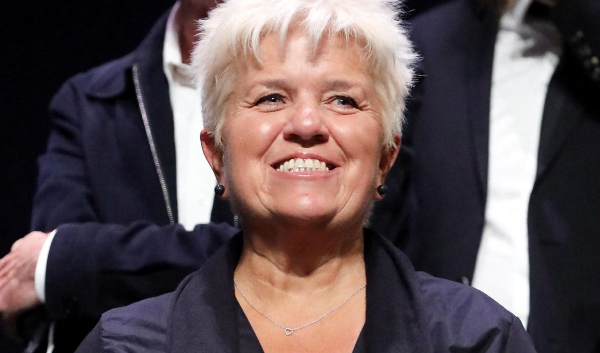 "Je ne marche plus" : Mimie Mathy se confie sur ses problèmes de santé et leurs conséquences sur le tournage de "Joséphine, ange gardien"