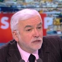&quot;Labellisation des médias&quot; :  Pascal Praud accuse Emmanuel Macron de &quot;tentation autoritaire&quot;, l’Elysée lui répond et dénonce la &quot;désinformation&quot; de Cnews