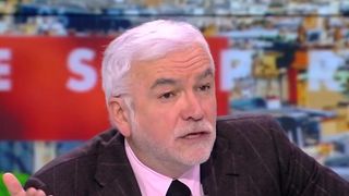 "Labellisation des médias" :  Pascal Praud accuse Emmanuel Macron de "tentation autoritaire", l’Elysée lui répond et dénonce la "désinformation" de Cnews