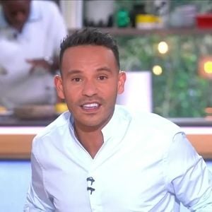 Mohamed Bouhafsi aux commandes de "C à vous" sur France 5.